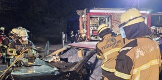 Die Feuerwehr Essen im Einsatz am Unfallort in Horst. Foto: Feuerwehr Essen