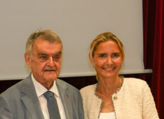 Dr. Bettina Warnecke an der Seite von Innenminister Reul bei einem kürzlichen Besuch in Ratingen, Foto: Alexander Heinu