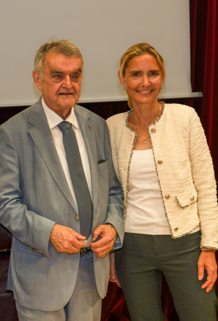 2025-08-05-08-20-53-513 Dr. Bettina Warnecke an der Seite von Innenminister Reul bei einem kürzlichen Besuch in Ratingen, Foto: Alexander Heinu