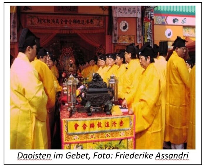 Daoisten im Gebet, Bild: Friederike Assandri