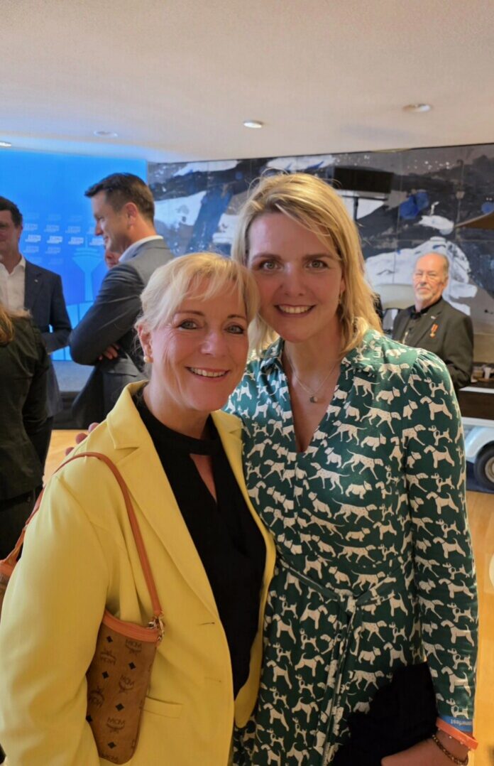 Ulrike Stiers (Vorsitzende der Frauen-Union Heiligenhaus) mit Referentin Christina Schulze Föcking. Foto: FU Heiligenhaus Ulrike Stiers (Vorsitzende der Frauen-Union Heiligenhaus) mit Referentin Christina Schulze Föcking. Foto: FU Heiligenhaus