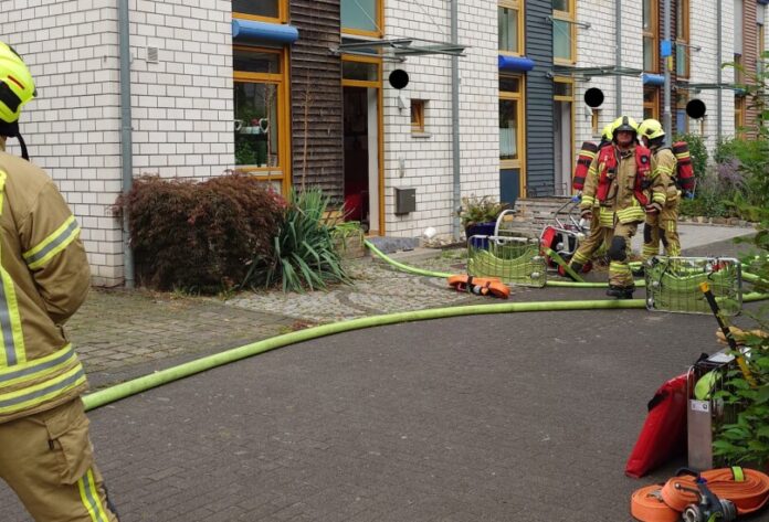 Die Feuerwehr vor Ort im Einsatz. Foto: FW Ratingen