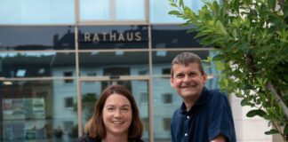 Ute Meier, stellvertretende Fraktionsvorsitzende und Spitzenkandidatin der Ratinger Grünen., mit Bürgermeisterkandidat Jörn-Eric Morgenroth. Foto: Grüne Ratingen