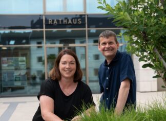Ute Meier, stellvertretende Fraktionsvorsitzende und Spitzenkandidatin der Ratinger Grünen., mit Bürgermeisterkandidat Jörn-Eric Morgenroth. Foto: Grüne Ratingen