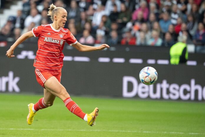 Bayern-Stürmerin Lea Schüller wird zum Saisonstart vor einer Rekordkulisse spielen.