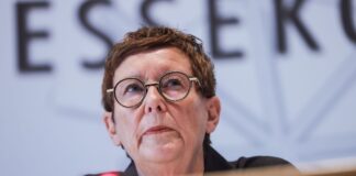 Brigitte Mandt ist die Präsidentin des Landesrechnungshofs von Nordrhein-Westfalen. Der Landesrechnungshof prangert jedes Jahr Missmanagement die Verschwendung von Steuergeldern an. 