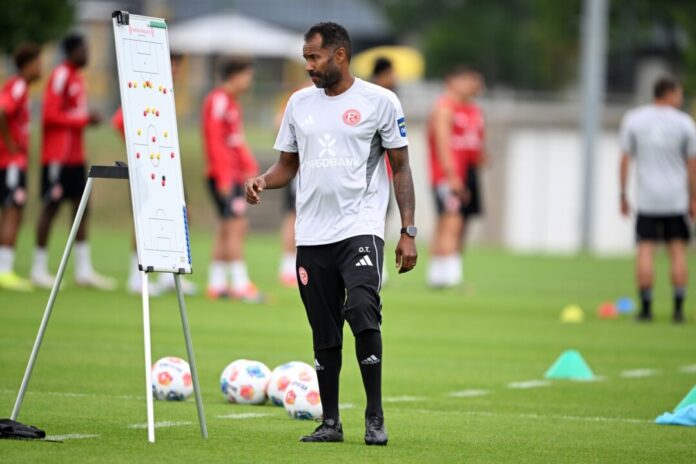 Trainingsauftakt Fortuna Düsseldorf Düsseldorfs Trainer Daniel Thioune geht mit einem klaren Ziel in die neue Saison.