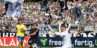 Robin Hack trifft für Gladbach.