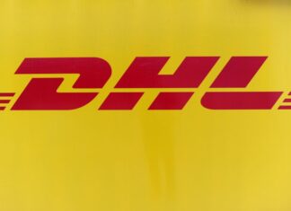 Faustschläge gegen ein Paar haben für einen DHL-Boten Konsequenzen: Die Kriminalpolizei ermittelt, sein Job ist weg. (Archivbild)