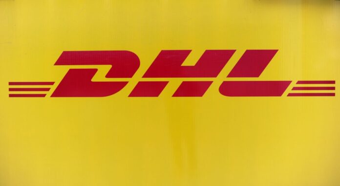 Faustschläge gegen ein Paar haben für einen DHL-Boten Konsequenzen: Die Kriminalpolizei ermittelt, sein Job ist weg. (Archivbild)