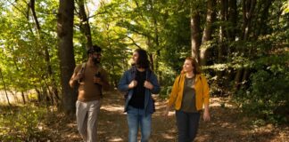Von After-Work-Touren bis zu Kulinarik- und Kräuterwanderungen; „Stadt Land Fluss trifft Bergische Wanderwochen“ bietet ein vielfältiges Programm. Foto: Holger Hage/Das Bergische