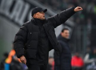  Münchens Trainer Vincent Kompany beim Spiel bei Borussia Mönchengladbach im Januar 2025. 