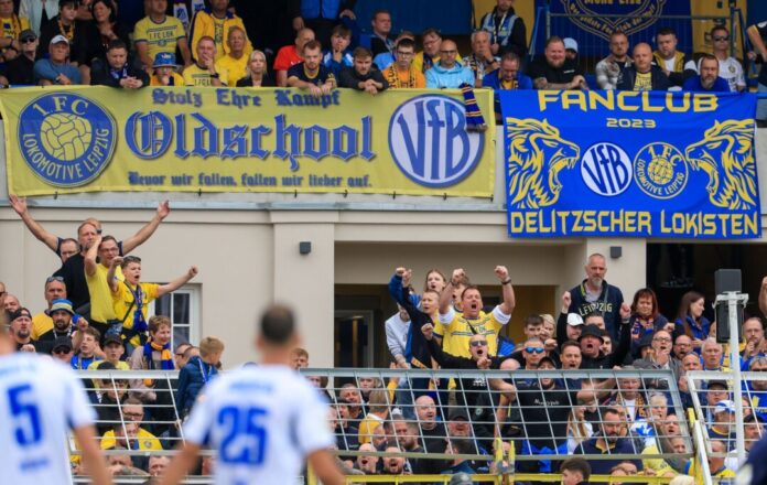 Nach beleidigenden Äußerungen von der Tribüne wurde die Partie kurzzeitig unterbrochen. 