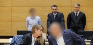 Zum Prozessstart äußerten sich die beiden Angeklagten nicht. 