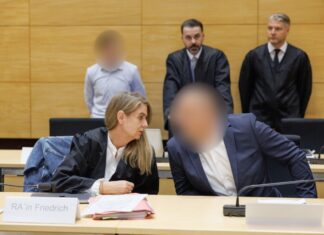 Zum Prozessstart äußerten sich die beiden Angeklagten nicht. 