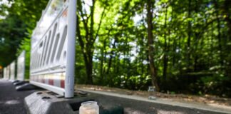 Am Sonntag war weiterhin unklar, wie es zu dem schlimmen Verkehrsunfall mit vier Toten kommen konnte. Am Steuer des Unfallautos hatte ein 16-Jähriger gesessen.