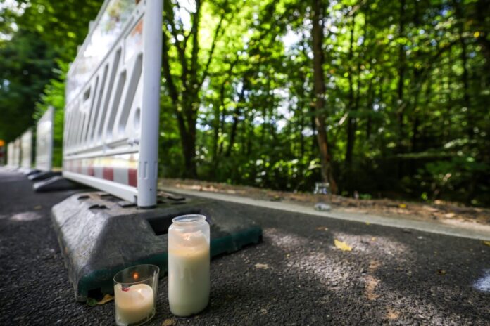 Nach dem schweren Autounfall mit vier jungen Todesopfern Am Sonntag war weiterhin unklar, wie es zu dem schlimmen Verkehrsunfall mit vier Toten kommen konnte. Am Steuer des Unfallautos hatte ein 16-Jähriger gesessen.