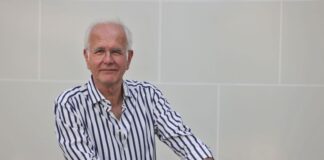 Harald Schmidt glaubt, dass sich Olaf Scholz mit Blick auf seinen Nachfolger Friedrich Merz insgeheim ins Fäustchen lacht (Archivbild).