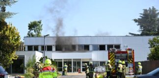 In Pulheim hat am Vormittag ein Brand in einem Bürogebäude zu einem Großeinsatz der Feuerwehr geführt.