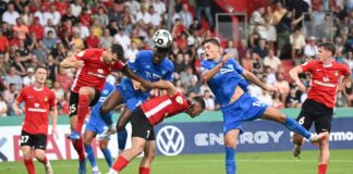 Patrik Schick (2. v. r.) brachte die Leverkusener in Führung.