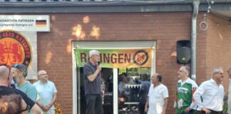 BM Klaus Pesch gehörte zu Frenzels Gratulanten und den Wegbegleitern des Aufbaus der Griechischen Gemeinde am Hauser Ring, Bild: Alexander Heinz