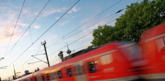 Auf der für Pendler wichtigen Voreifelbahn zwischen Bonn und Euskirchen fährt ab dem 22. August, ab 1 Uhr nachts, drei Wochen lang kein Zug. (Archivbild)