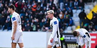 Arne Sicker (M) spielt künftig bei Arminia Bielefeld. (Archivbild) 