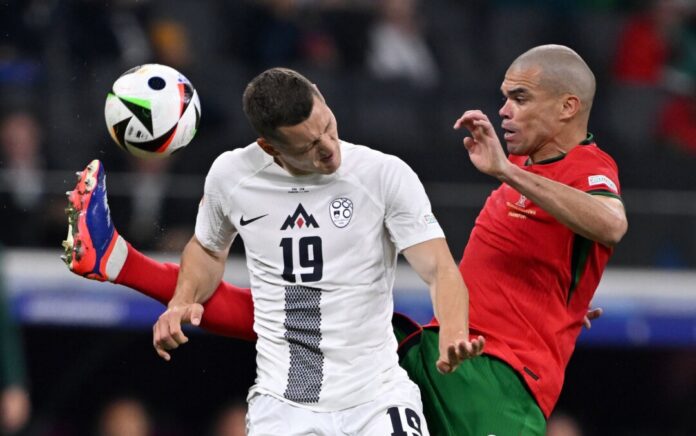 Celar (l) spielt nun für Fortuna Düsseldorf. (Foto Archiv)