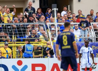 Christopher Antwi-Adjei (r) wehrt sich juristisch nach einem Vorfall im DFB-Pokal in Leipzig gegen eine rassistische Beleidigung.