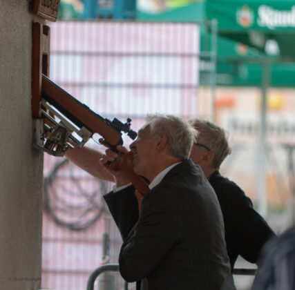 Start des Schiesswettbewerbs durch BM Klaus Pesch, Bild: Alexander Heinz