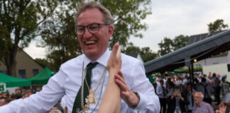 Tobias Gérard lässt sich feiern, Bild: Alexander Heinz