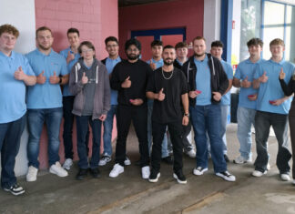 Elias Marx, Paul Hesse, Philip Wiemer, Maikel Gatterdam, Samuele Sottosanti, Mathishanth Suthakaran, Alexandros Vergos, Ilker Topal (Mitarbeiter Prototypenbau), Kevin Fröhlich, Philipp Volmer, Alin Florea, Lois-Johannes Trinks, Finn-Colin Dissarz und Ausbildungskoordinatorin Izel Kilic. Foto: Witte Automotive