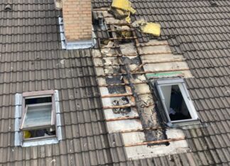 Zu dem Brand kam es im Dachgeschoss des Hauses. Foto: Polizei