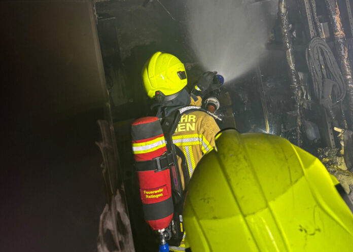 Die Feuerwehr im Einsatz. Foto: FW Ratingen