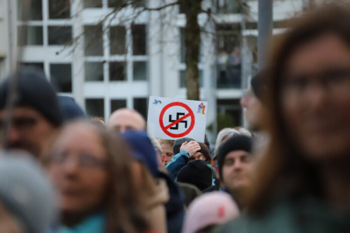 Alltagsrassismus ist ein gesellschaftliches Problem - den Finger in die Wunde legen Engagierte auch im Kreis Mettmann immer wieder mit Demonstrationen. Foto: Volkmann