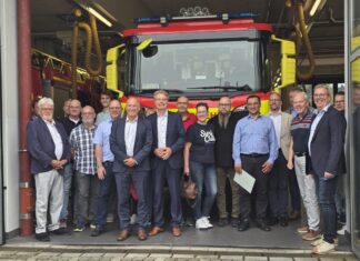 Besuch bei der Feuerwehr, UVR Mitglieder und der Beigeordnete Harald Filip (rechts im Bild vorne), Bild: Alexander Heinz