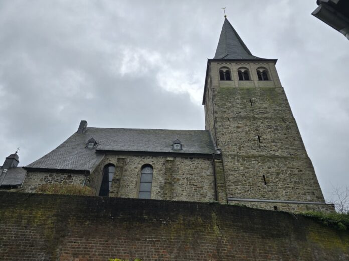 Blick auf die katholische Kirche von der Jacobusgasse aus, Bild: Alexander Heinz