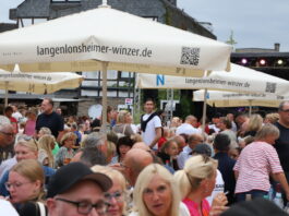 Auf dem Weinfest in Velbert war bereits am ersten Tag einiges los. Foto: Volkmann