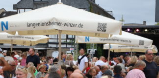 Auf dem Weinfest in Velbert war bereits am ersten Tag einiges los. Foto: Volkmann