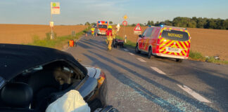 Rettumgskräfte an der Einsatzstelle. Foto: FW Ratingen