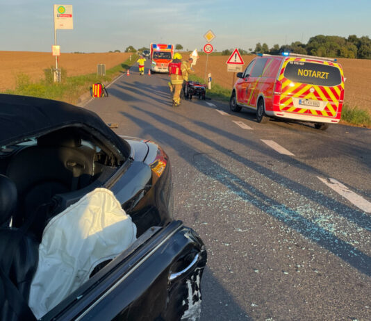 Rettumgskräfte an der Einsatzstelle. Foto: FW Ratingen