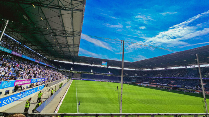 Das "Wohnzimmer" der Fans ist die Schauinsland-Reisen-Arena in Duisburg. Foto: Volkmann
