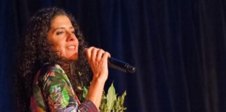 Marcia Bittencourt präsentiert gemeinsam mit ihren Musikern den Zauber brasilianischer Musik. Foto: Gabriele Witter