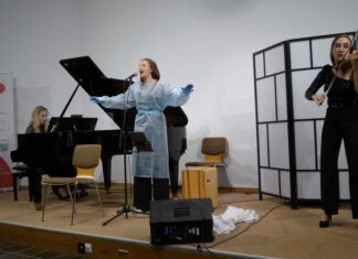 Die drei Frauen verbinden Medizin und Musik - in Hösel kam das gut an. Foto: Thomas Bothmann