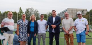 Gewinner mit Losfee,, Reinhold Mauermann, Frau Schiffers (Platz4 für Kanzelei Michael Schneider) , Britta Brackmann (Glücksfee), Jonas Oberwinster (Platz 1, für Physiotherapie Heitbrink) Rigo Eifler (Platz 5, Firma Maler Anders & Eifler) Jens Stieghorst und Mirco Köstring, Bild: Alexander Heinz