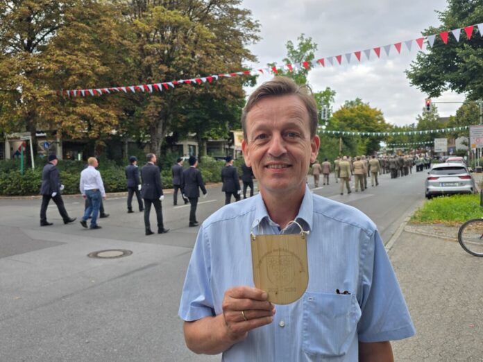 Bürgermeisterkandidat der BU, Rainer Vogt, ibeim Schützenfest in Lintorf, Bild:Alexander Heinz