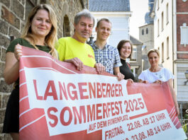 Das Orga-Team ist schon voller Vorfreude auf das vierte Langenberger Sommerfest: Sabrina Kleeberger, Jörg Motzkau (beide Werbegemeinschaft), Thomas Geißler, Michaela Tiedke (beide Klimaschutzstelle) und Daniela Hantich vom Stadtmarketing. Foto: Mathias Kehren