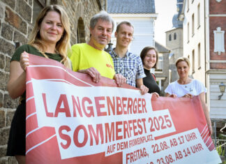 Das Orga-Team ist schon voller Vorfreude auf das vierte Langenberger Sommerfest: Sabrina Kleeberger, Jörg Motzkau (beide Werbegemeinschaft), Thomas Geißler, Michaela Tiedke (beide Klimaschutzstelle) und Daniela Hantich vom Stadtmarketing. Foto: Mathias Kehren