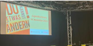 Präsentation im November, Beim Handwerkermarkt wird eines der Unikate versteigert, Bild: Stadt Ratingen