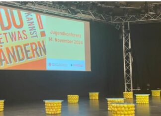 Präsentation im November, Beim Handwerkermarkt wird eines der Unikate versteigert, Bild: Stadt Ratingen